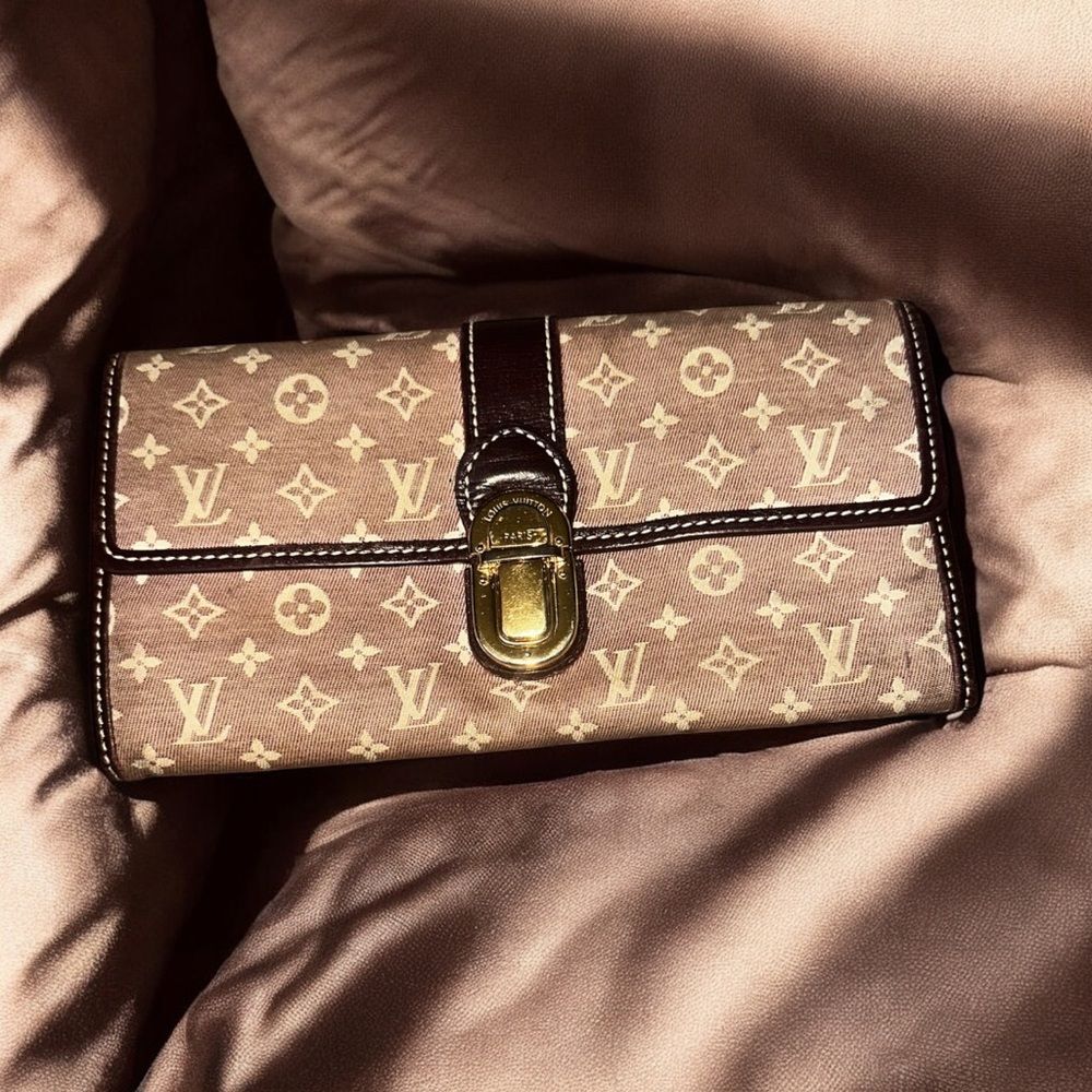 Louie Vuitton Idylle Portefeuille Sarah Brown Monogram Wallet. 7.4 inches